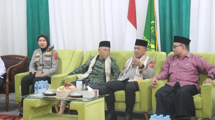 Empat Pengurus PUI Darul Ulum Majalengka Dapat Hadiah Umroh dari Kapolda Jabar