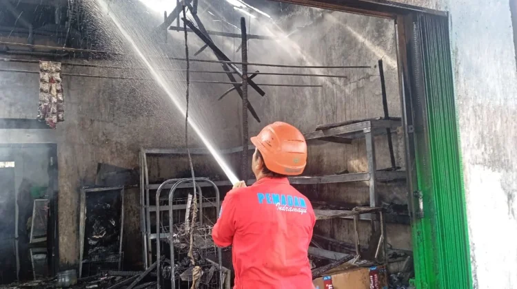 Kebakaran Hangus Rumah dan Ruko di Arjasari Indramayu