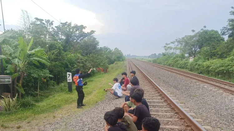 Aktivitas Ilegal di Jalur Rel Tinggi, KAI Daop 3 Cirebon Imbau Kepatuhan Masyarakat