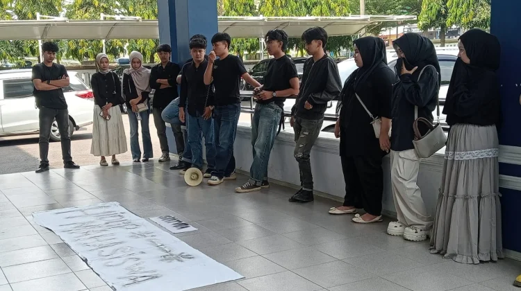 Polemik Statuta 2026 Memanas, Aksi Mahasiswa Warnai Dies Natalis UNMA