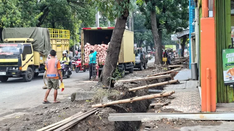 Perbaikan Drainase di Weru Cirebon Dikerjakan Bertahap