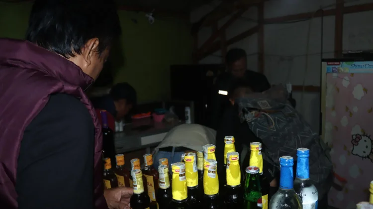 Polisi Amankan Pengedar Obat Terlarang di Majalengka, Sita Ratusan Botol Miras