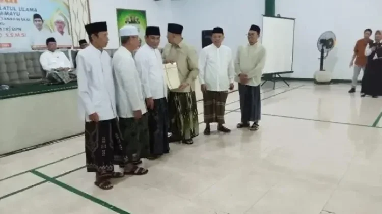 Menteri ATR/BPN Serahkan Sertifikat Wakaf PCNU Indramayu