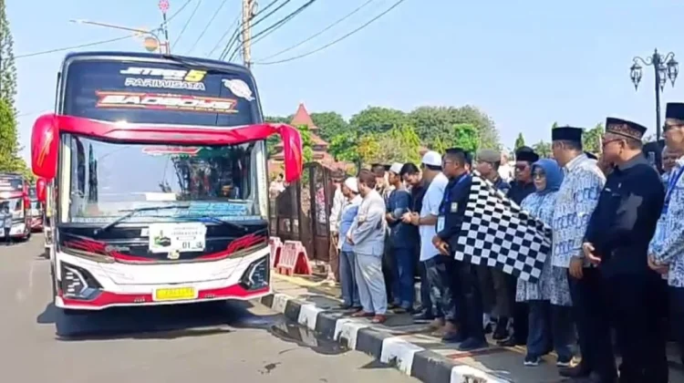 445 Jemaah Haji Indramayu Dilepas ke Kertajati