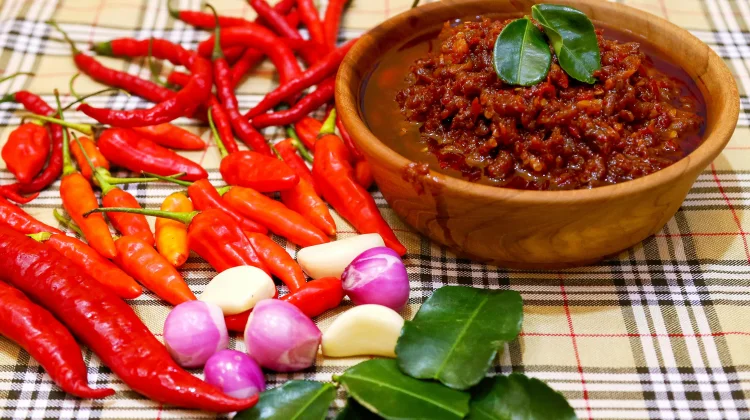 Manfaat dan Risiko Konsumsi Makanan Pedas bagi Kesehatan
