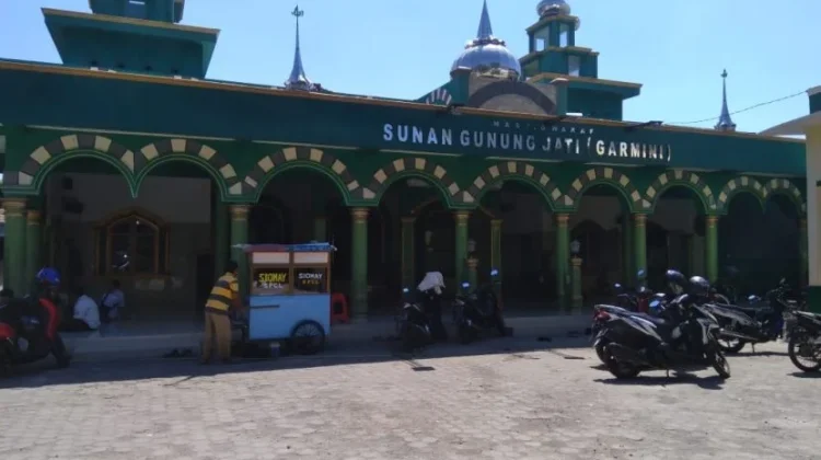 Jejak Religi Bung Karno di Masjid Garmini