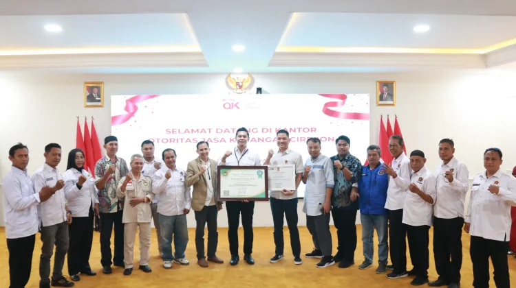 OJK Cirebon Terima Dua Penghargaan dari PWI dan APPSI