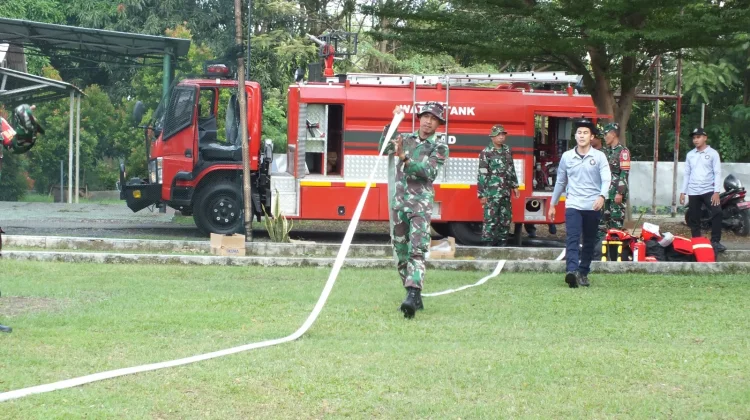 Kodim 0614 Kota Cirebon Gelar Latihan Pemadaman Kebakaran