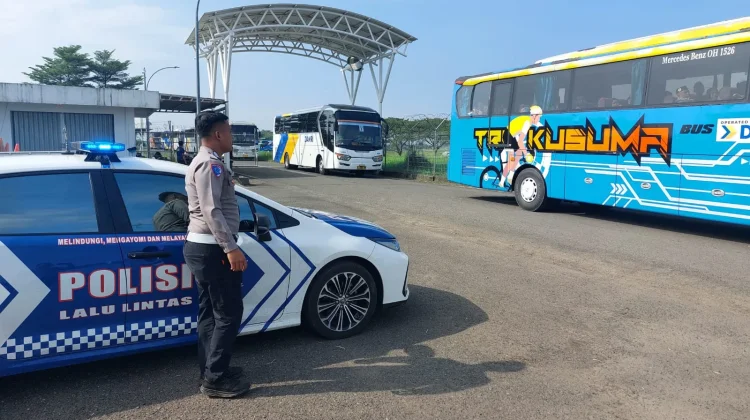 Gangguan Listrik, Bus Jemaah Haji Asal Bekasi Mogok di Widasari