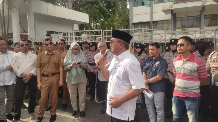 Bupati Absen, Demonstrasi TGR Taspen HMI Kuningan Tertunda