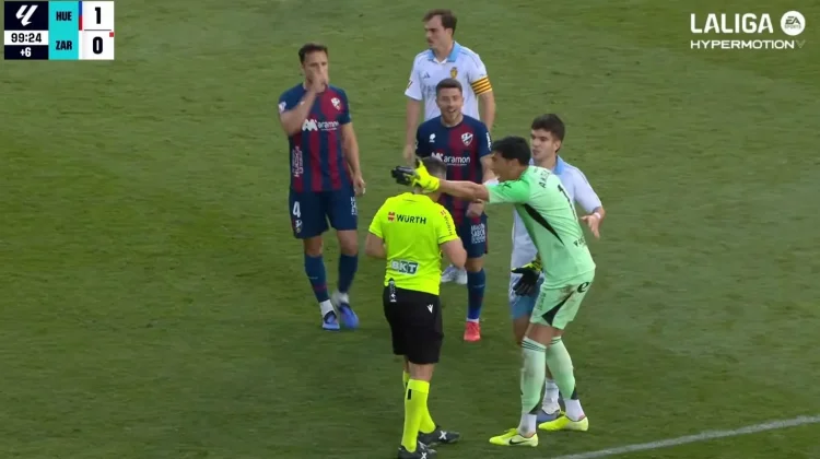 Kiper Zaragoza Terancam Sanksi Berat usai Pukul Lawan