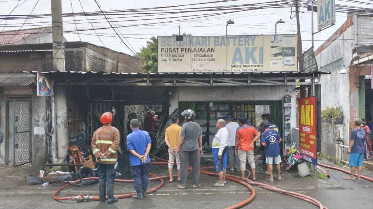 Bengkel dan Toko Aki di Klayan Cirebon Terbakar, 2 Motor Ludes
