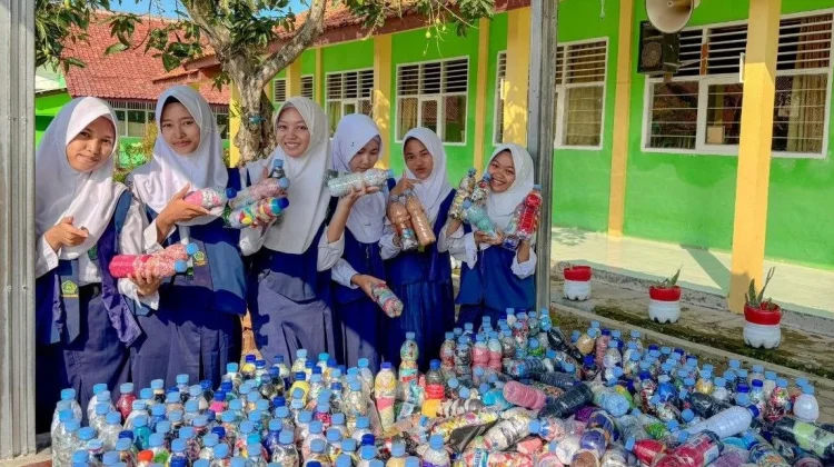MTsN 8 Cirebon Gerakkan Siswa Peduli Lingkungan, Targetkan 5.000 Ecobrick