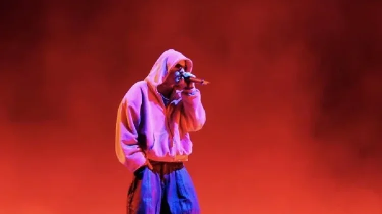 Momen Haru Justin Bieber Comeback Bernyanyi di Coachella