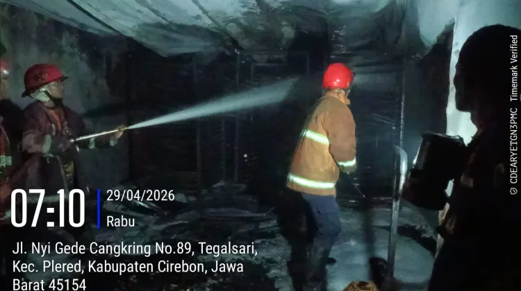 Kebakaran Pabrik Briket di Cirebon, Kerugian Capai Rp50 Juta