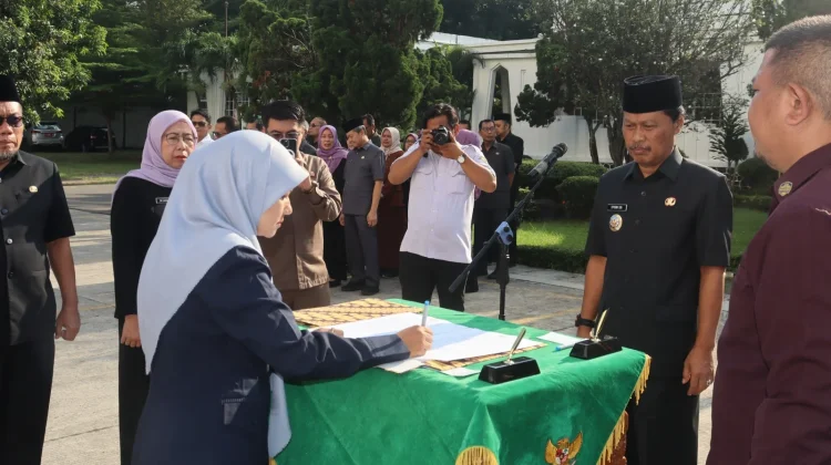 Wali Kota Cirebon Lantik Kepala Sekolah, Tekankan Peningkatan Mutu Pendidikan