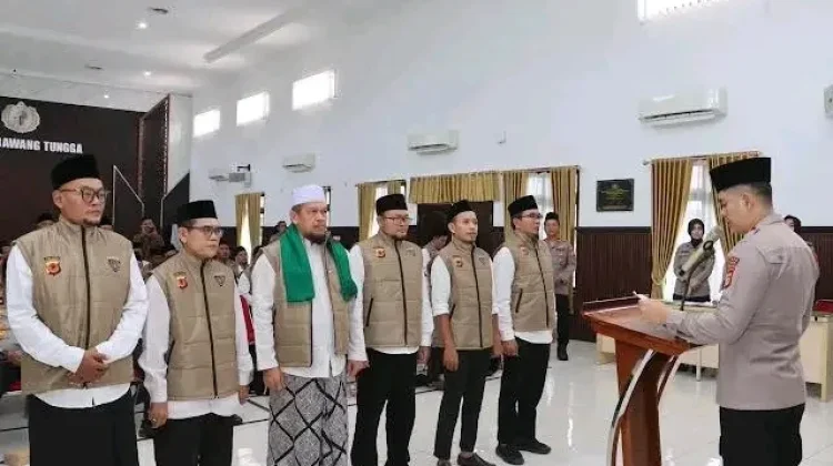 Da’i Kamtibmas Polres Indramayu Sampaikan Pesan Kamtibmas lewat Dakwah