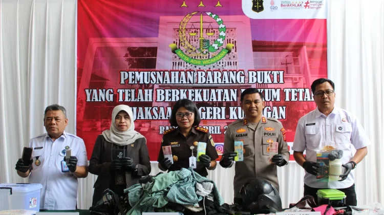 Dari Sabu hingga Uang Palsu, Kejari Kuningan Musnahkan Barang Bukti