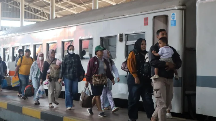 Penumpang Kereta Api di Daop 3 Cirebon Meningkat saat Libur Panjang