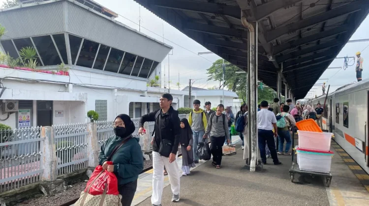 PT KAI Daop 3 Cirebon Pastikan Layanan Aman dan Tepat Waktu saat Libur Panjang