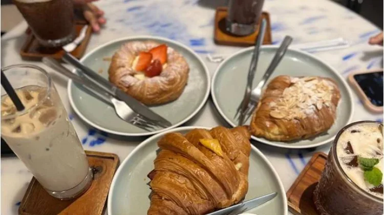 Ngopi Pagi ala Gen Z, Croissant Jadi Pasangan Favorit