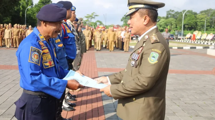 Bupati Kuningan Pimpin Upacara HUT Satpol PP, Damkar dan Satlinmas 2026