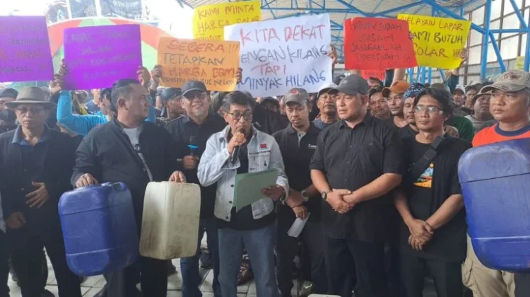 Nelayan Indramayu Desak Prabowo Turunkan Harga Solar Non Subsidi