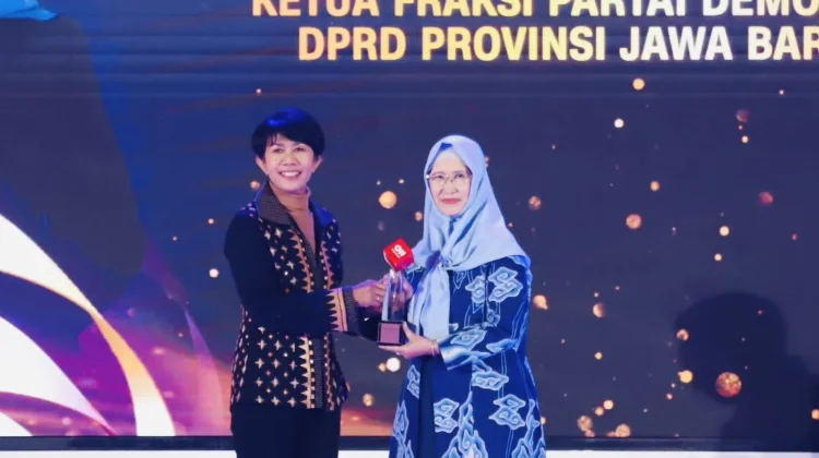 Dr. Ratnawati Raih Penghargaan Kartini dari CNN Indonesia