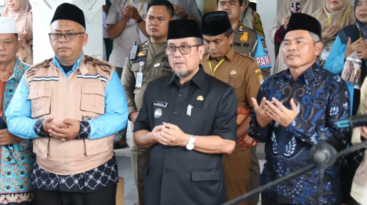 Bupati Cirebon Lepas Jemaah Haji, Ingatkan Pentingnya Jaga Kesehatan di Tanah Suci