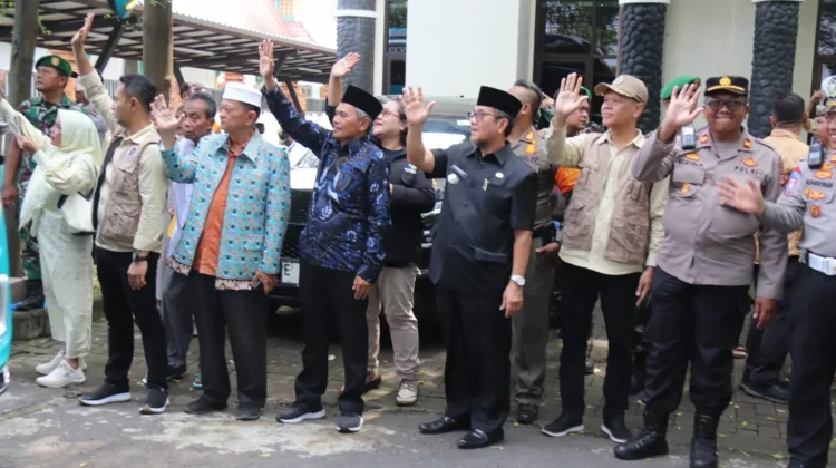 Doa & Harapan Iringi Keberangkatan Jemaah Haji Kabupaten Cirebon ke Tanah Suci