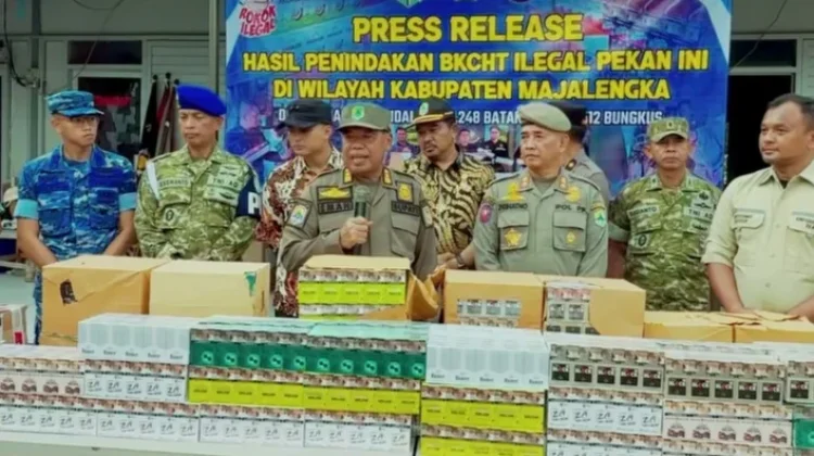 Rokok Ilegal Senilai Rp127 Juta Diserahkan Bupati Majalengka ke Bea Cukai Cirebon