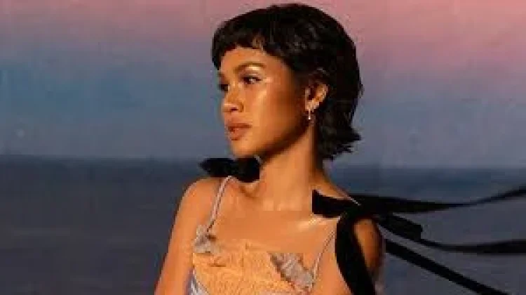 Andien Ajak Pendengar Refleksi Diri Lewat Single Terbaru "Jatuh Pelan"
