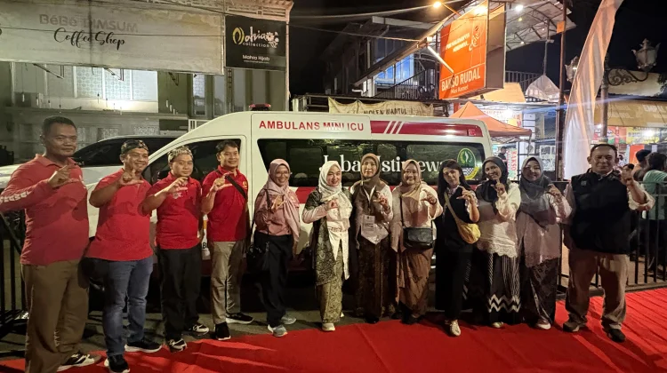 Ratusan Petugas Kesehatan Amankan Kirab Budaya Padjadjaran di Cirebon