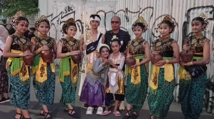 Tari Kendi Kawin Cai Kuningan Meriahkan Kirab Budaya Cirebon