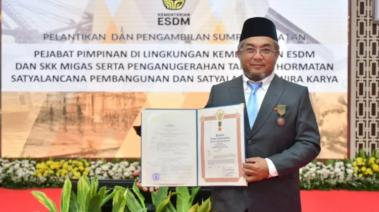 Program EBT Desa Energi Antar Manager CSR Balongan Raih Satyalancana