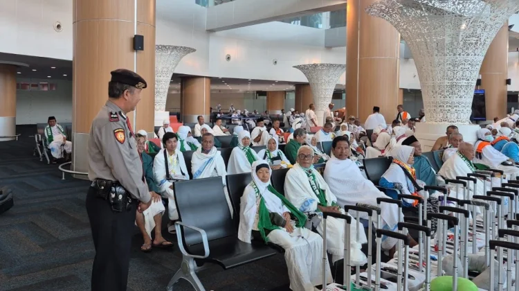 52 Jemaah Haji Majalengka Kloter 29 KJT Diberangkatkan