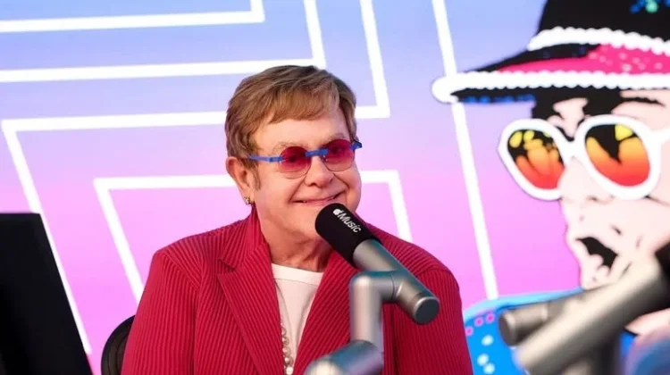 Elton John Selesaikan Album Baru yang Berbeda & Penuh Kebahagiaan