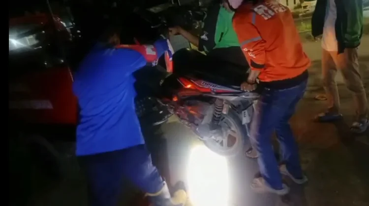 Damkar Indramayu Evakuasi Motor Patah hingga Kebakaran Gudang