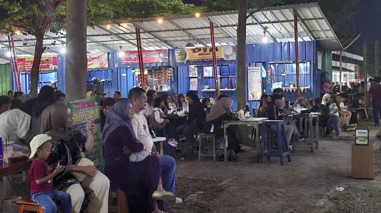 Panggung Rakyat Taman Parkir Sumber Dorong  Aktivitas UMKM Kuliner Malam Cirebon