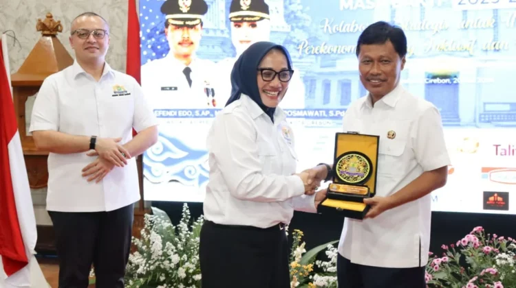 Pengurus Kadin Kota Cirebon Masa Bakti 2025–2030 Dikukuhkan