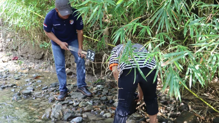 Rekonstruksi Bongkar Kronologi Pembuangan Bayi Prematur di Sungai Cikondang