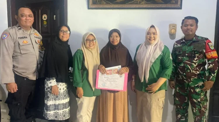Polsek Kedawung Kawal Penyaluran BLT Dana Desa di Sutawinangun