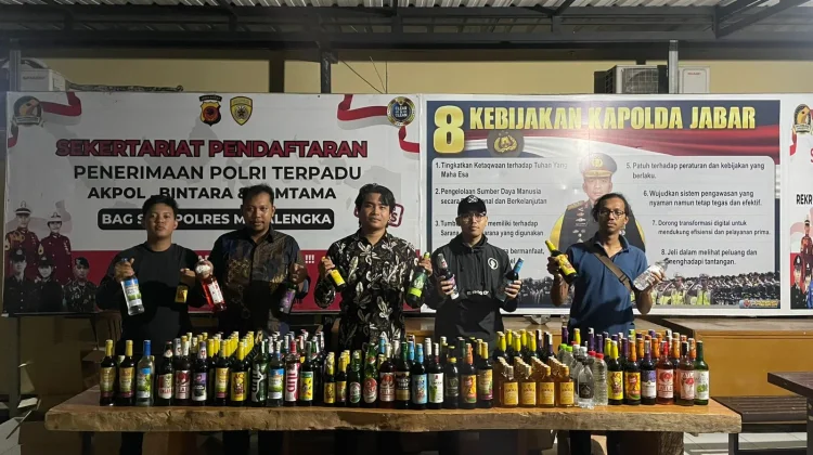 Menjelang Laga Persib vs Persijap, Polisi Sita Ratusan Botol Miras di Majalengka