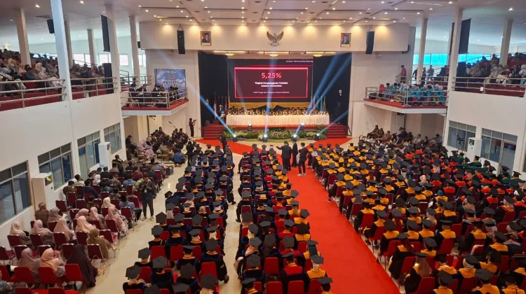 Wisuda ke-77 UGJ Cirebon Lantik 704 Lulusan Siap Bersaing Global