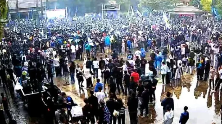 Ribuan Bobotoh di Kuningan Rayakan Keberhasilan Persib Cetak Hattrick Juara
