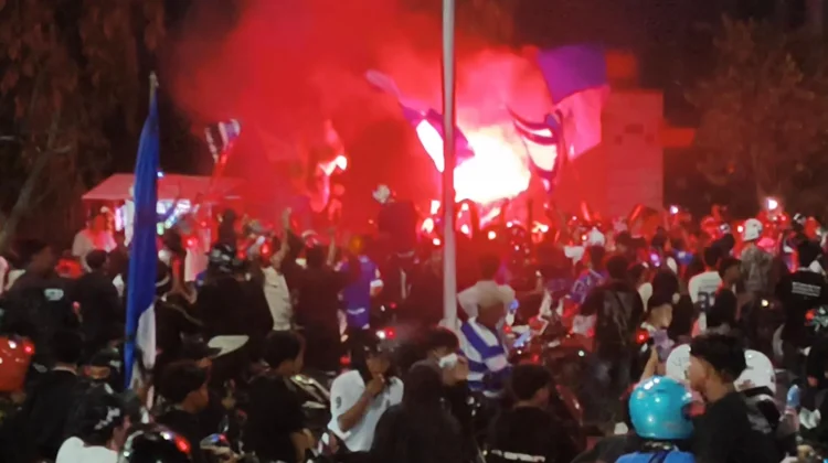 Ratusan Bobotoh di Indramayu Rayakan Kemenangan Persib Bandung Juara Liga