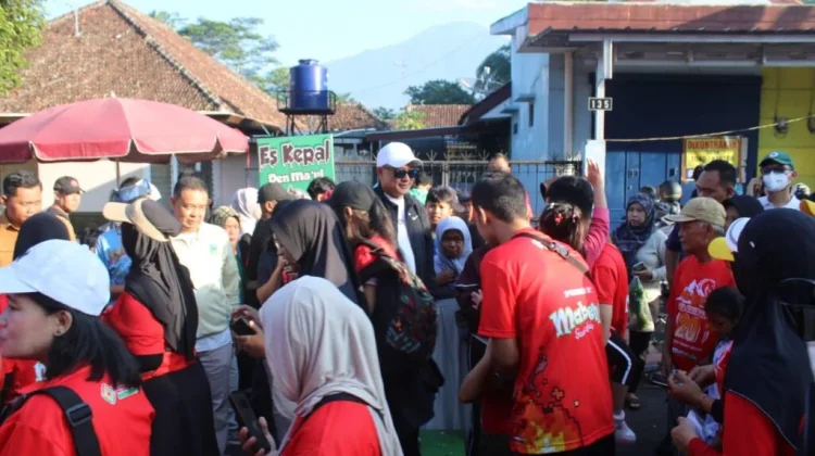 Melepas Fun Walk, Bupati Kuningan Hadirkan Layanan Administrasi Gratis
