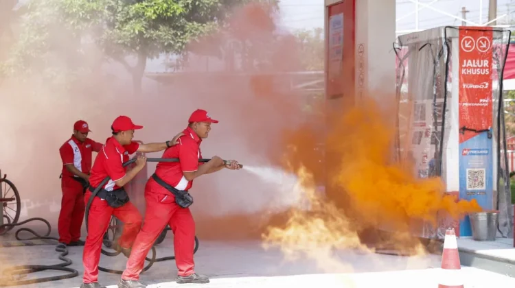 Pekerja SPBU COCO Langsep Malang Perkuat Kesiapsiagaan lewat Simulasi PKD