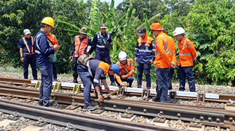 KAI Daop 3 Cirebon Perkuat Pemeriksaan Jalur dan Persinyalan Selama Iduladha