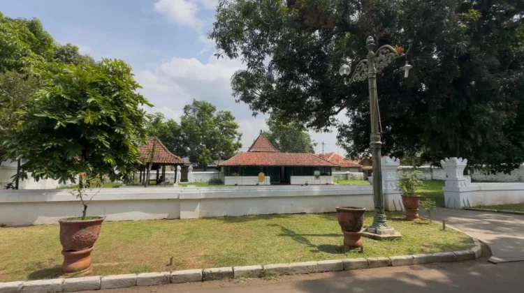 Padukan Agama dan Tradisi, Ini Fungsi Langgar Agung Kasepuhan